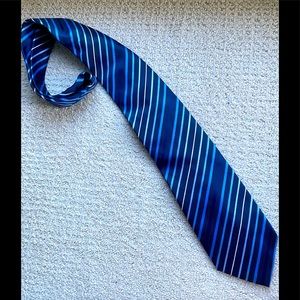 Tie- like new- 2 for $16